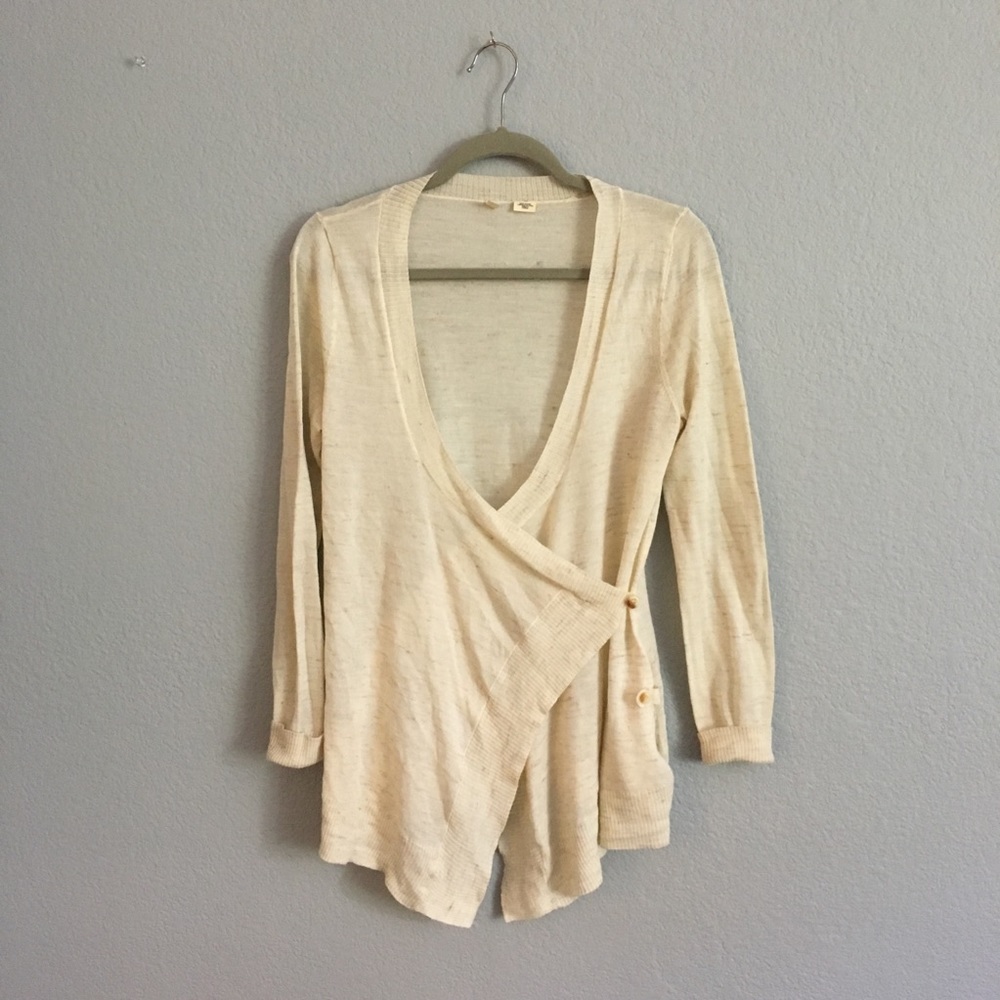 Lightweight cardigan with side button closure